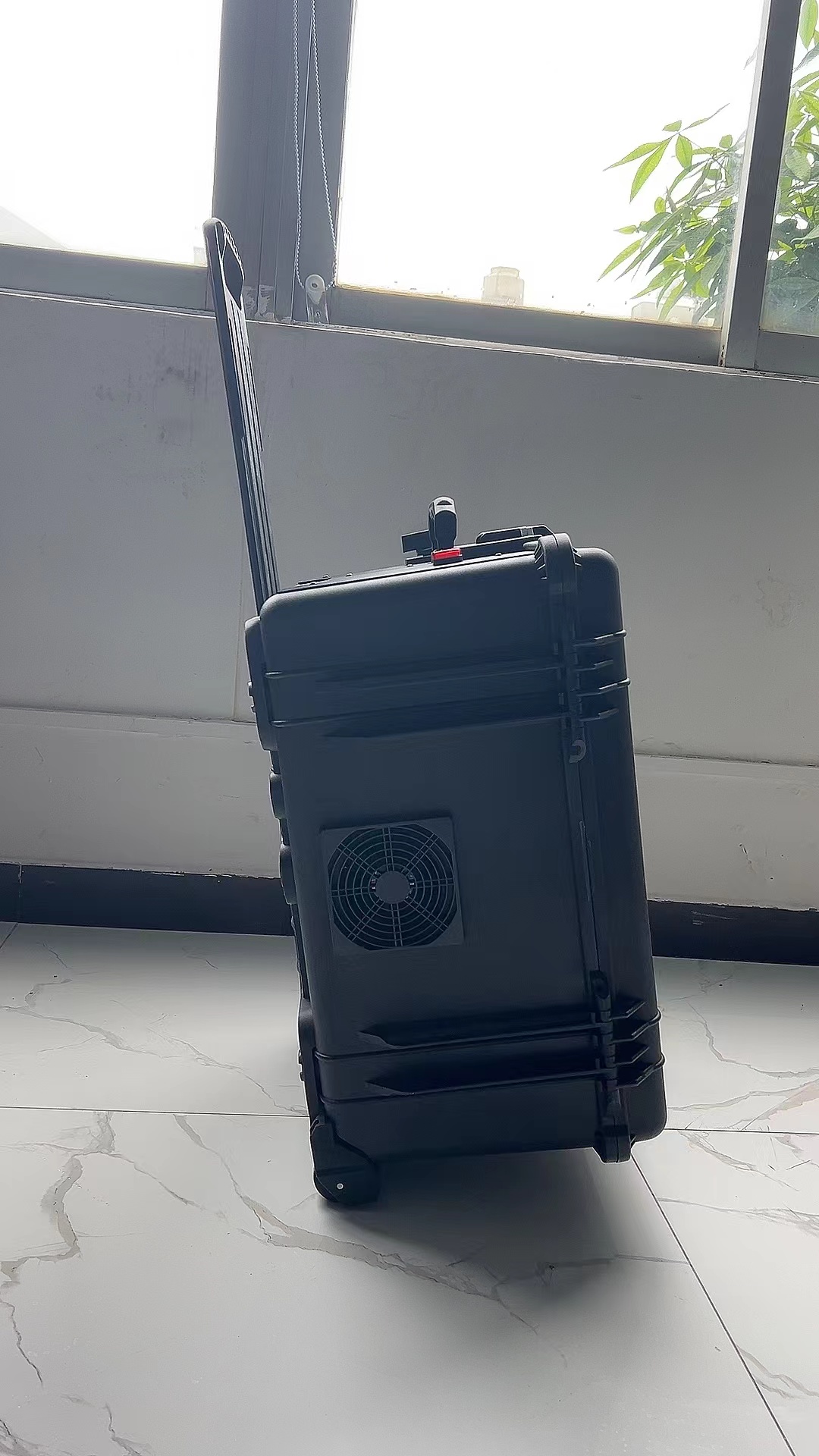 丹棱手拉箱型移动通信干扰器
